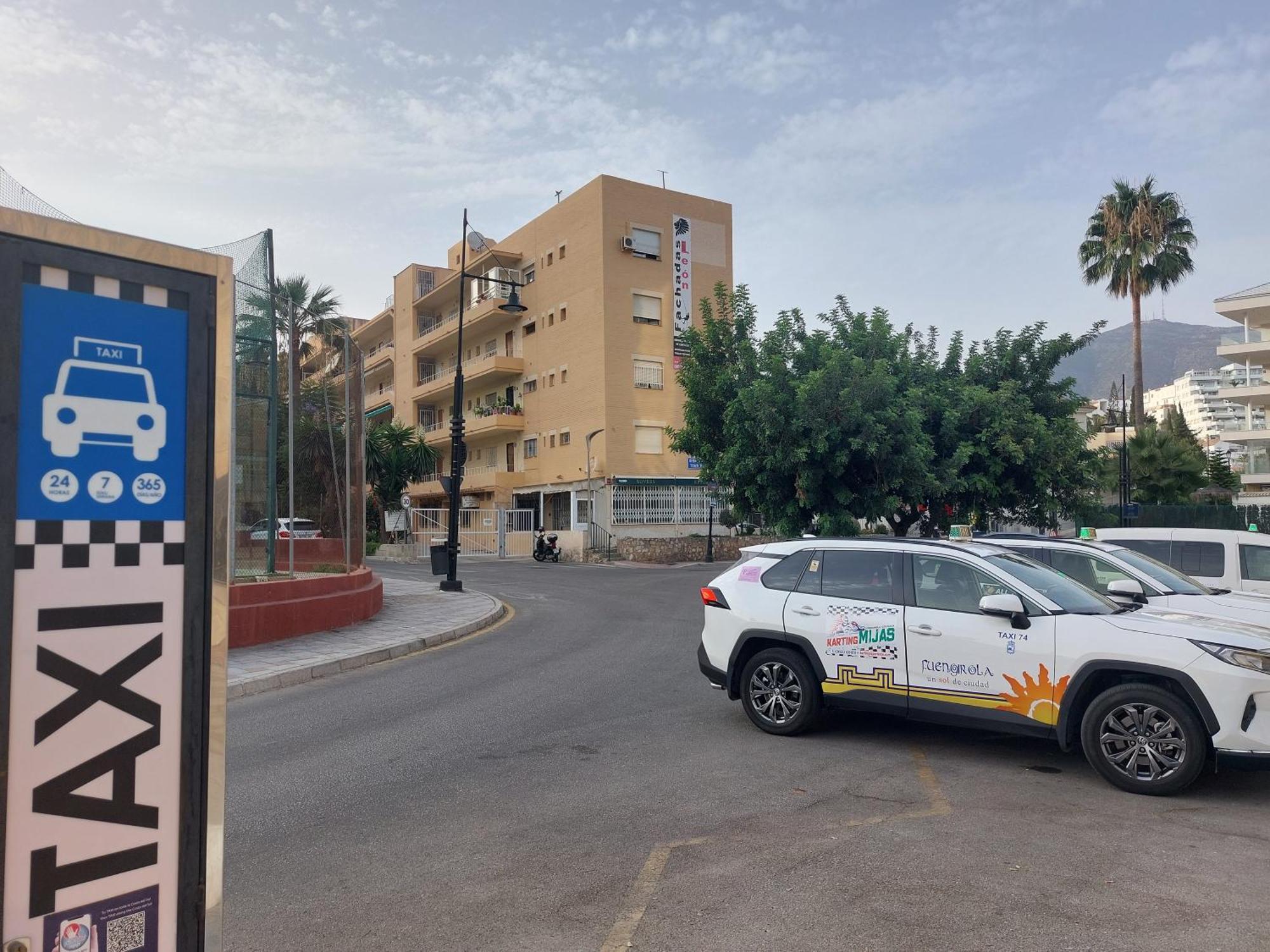 Estudio Con Piscina Y Parking, Playa A 4 Min A Pie, Tren A 2 Min Fuengirola Kültér fotó